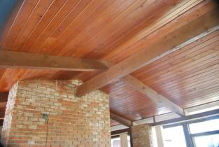Livingroom wood ceiling