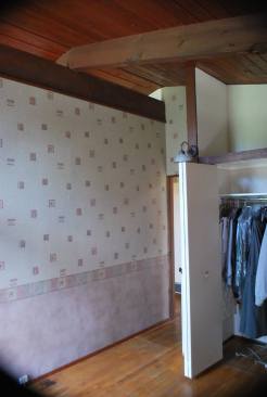 Front bedroom wall & closet